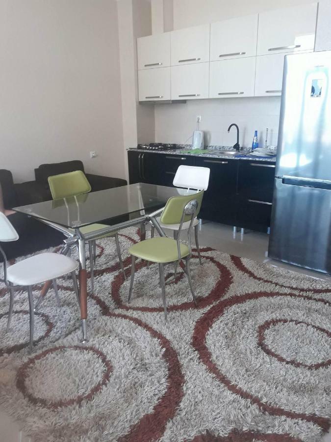 Apartament In The Centre Batoemi Buitenkant foto