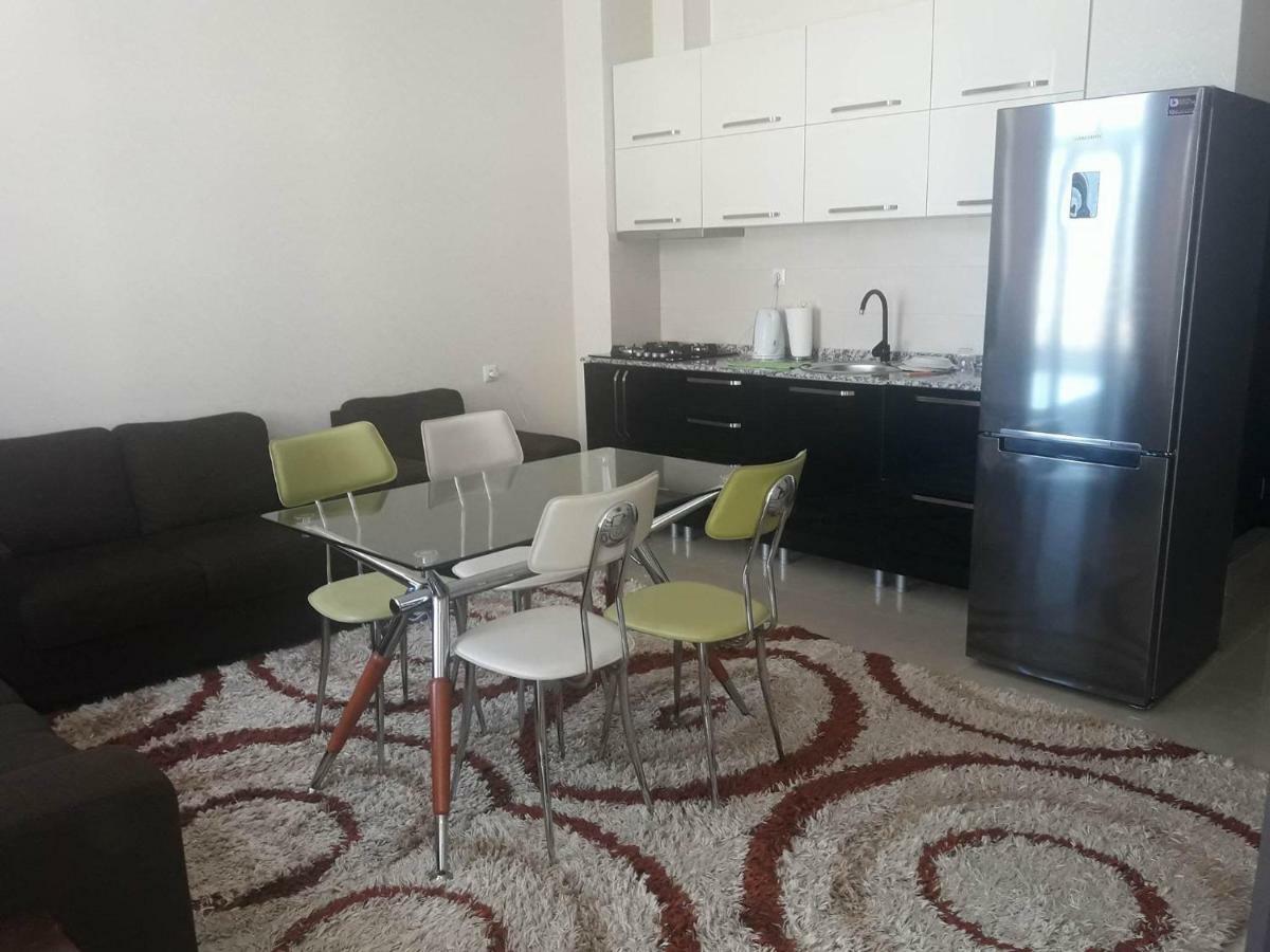 Apartament In The Centre Batoemi Buitenkant foto