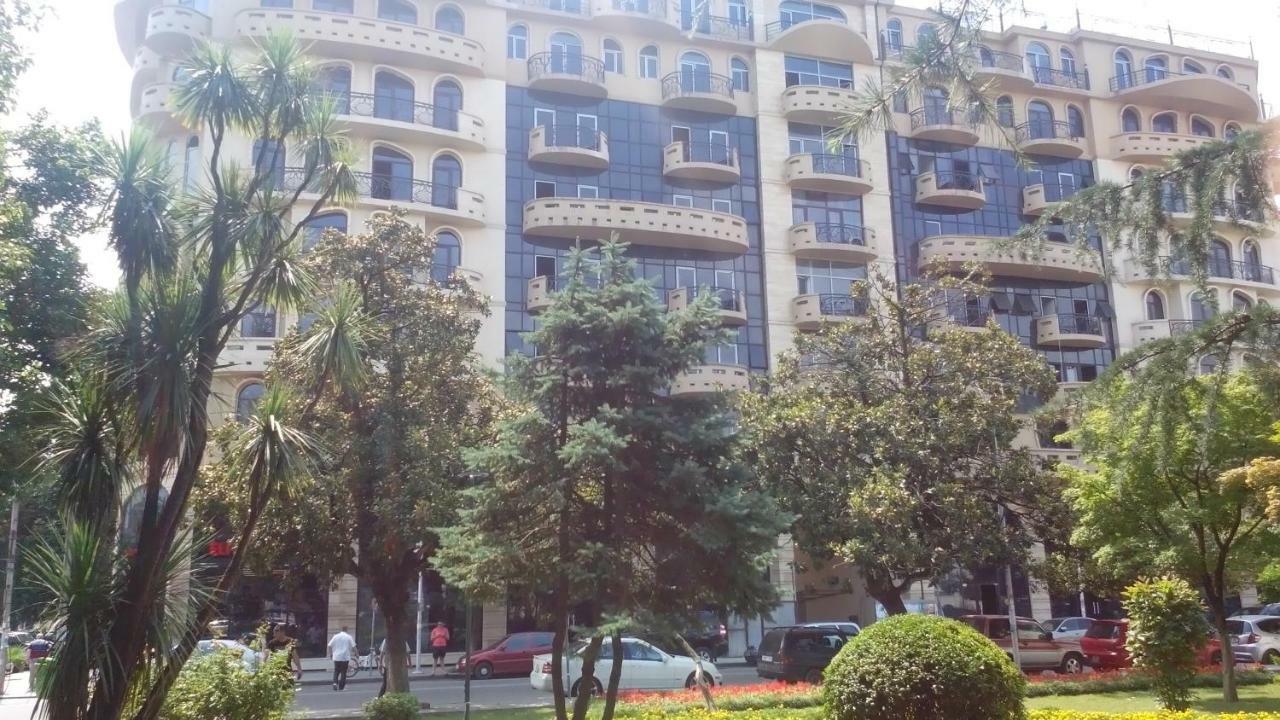 Apartament In The Centre Batoemi Buitenkant foto