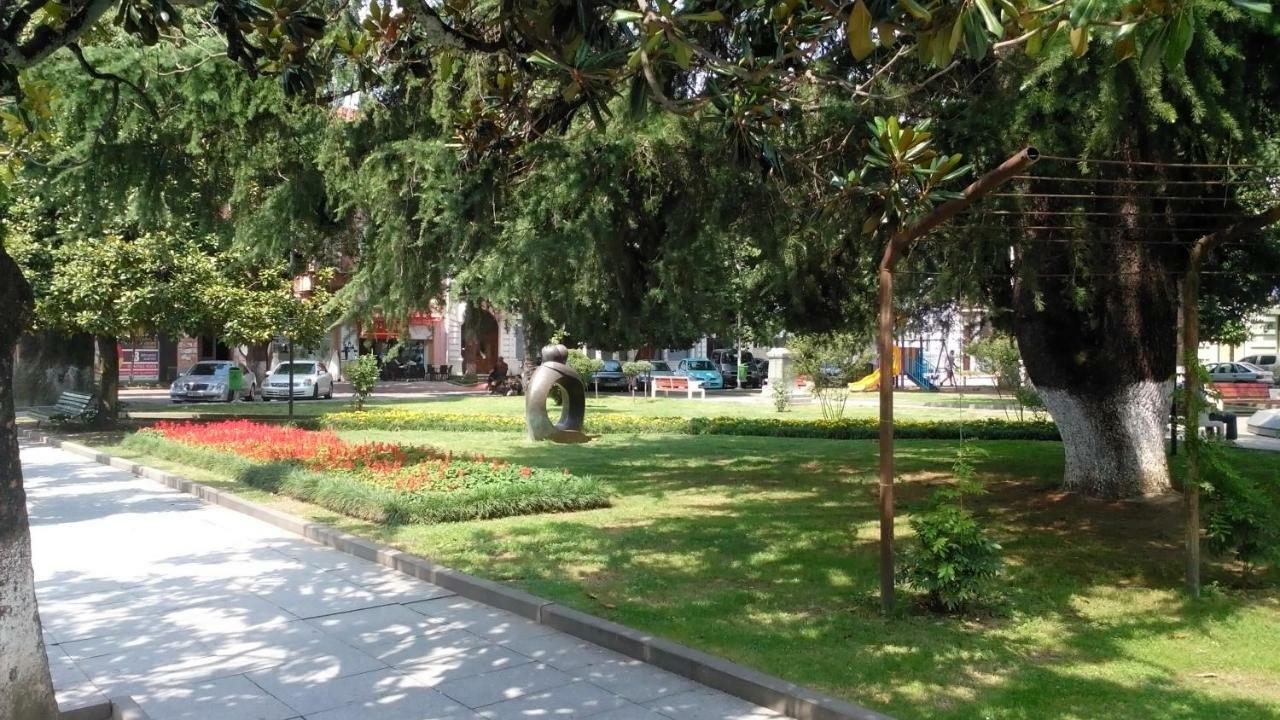 Apartament In The Centre Batoemi Buitenkant foto
